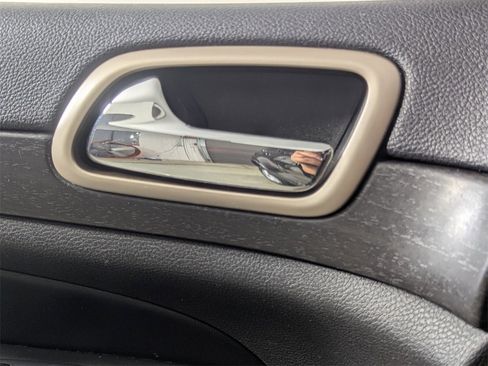 Used 2015 Jeep Grand Cherokee Laredo image 14