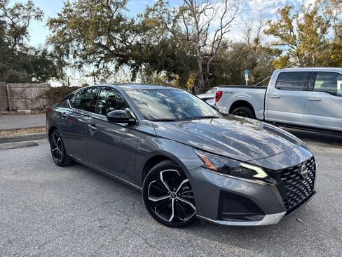 Used 2025 Nissan Altima 2.5 SR FWD image 5