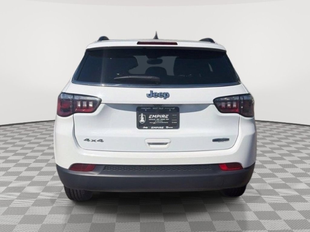 Used 2024 Jeep Compass Latitude AWD/4WD image 11
