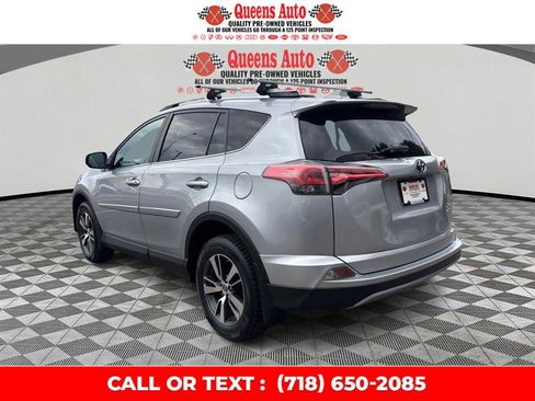 Used 2017 Toyota RAV4 XLE AWD/4WD image 4