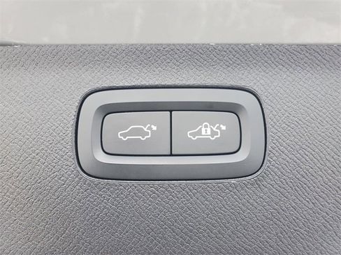 Certified 2024 Volvo XC90 T8 Plus w/ Protection Package Premier image 38