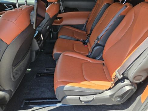 Certified 2024 Kia Carnival SX FWD image 11
