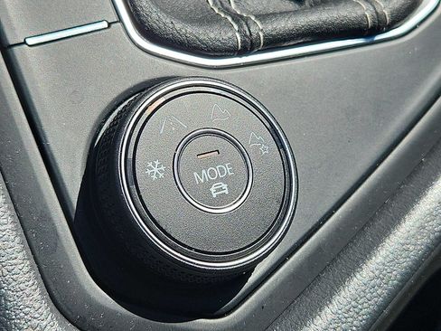 Used 2022 Volkswagen Taos SE AWD/4WD image 25