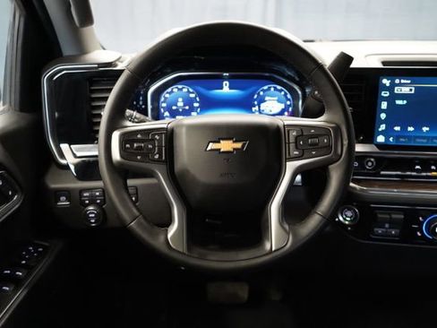 Used 2023 Chevrolet Silverado 1500 LT w/ Z71 Off-Road Package AWD/4WD image 16