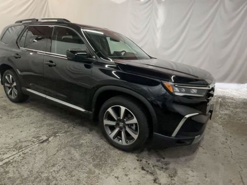 Used 2025 Honda Pilot Elite image 3