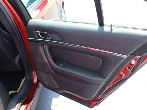 Used 2013 Lincoln MKS FWD image 14