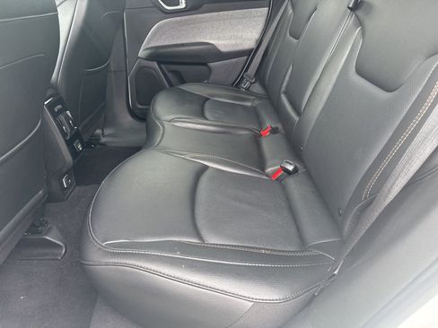 Used 2022 Jeep Compass Latitude AWD/4WD image 11