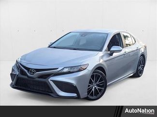 Used 2024 Toyota Camry SE image 1