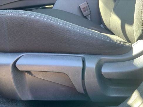 Used 2024 Nissan Rogue S image 17