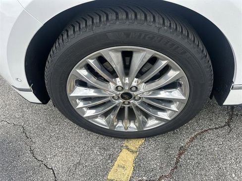 Used 2020 Ford Edge Titanium w/ Equipment Group 301A AWD/4WD image 18