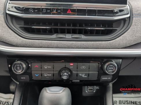 Used 2024 Jeep Compass Latitude image 20