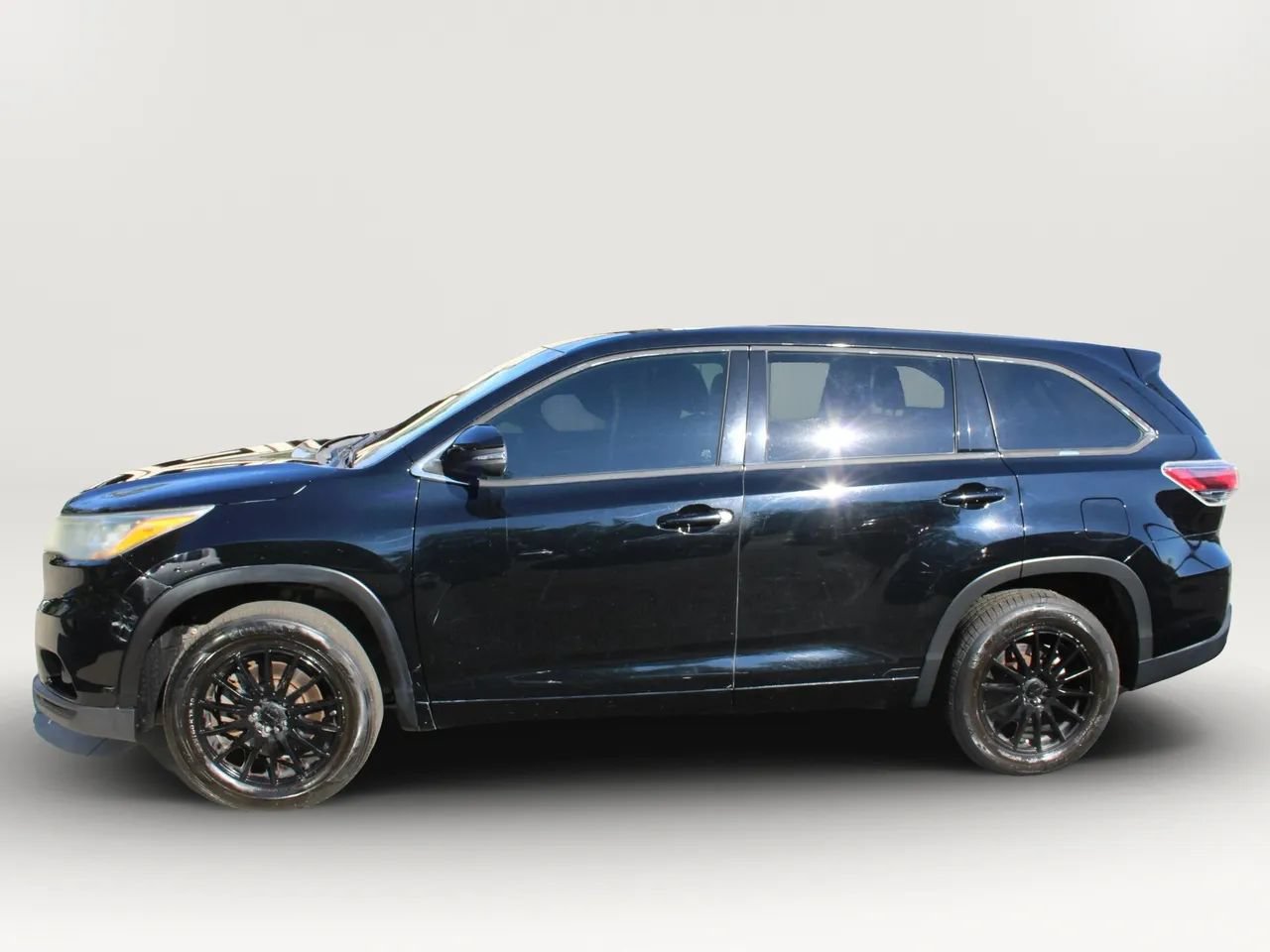 Used 2016 Toyota Highlander LE FWD image 5
