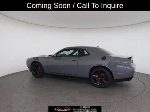 Used 2018 Dodge Challenger SXT RWD image 9