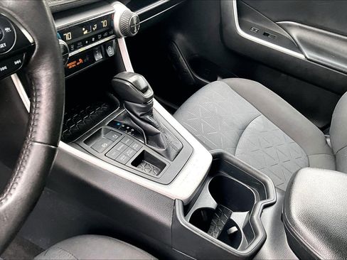 Used 2020 Toyota RAV4 XLE w/ Convenience Package image 16