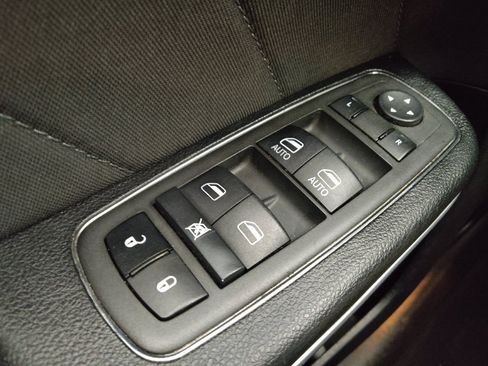 Used 2022 Dodge Charger SXT RWD image 27