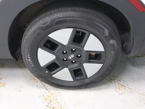 Used 2025 Hyundai Santa Fe SEL FWD image 17