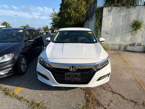 Used 2018 Honda Accord LX image 3