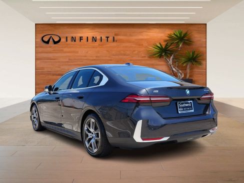 Used 2024 BMW i5 eDrive40i image 5