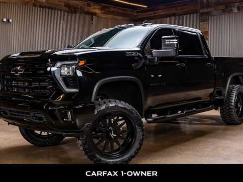 Used 2024 Chevrolet Silverado 2500 LTZ w/ LTZ Plus Package image 5