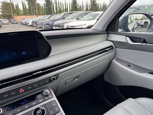 Used 2025 Hyundai Palisade SEL FWD image 34