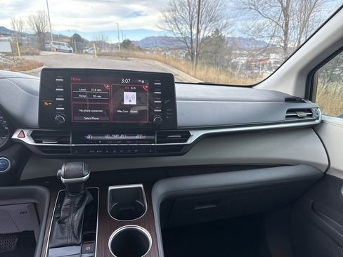 Used 2021 Toyota Sienna XLE image 16
