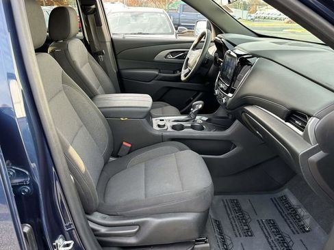 Used 2023 Chevrolet Traverse LT image 18