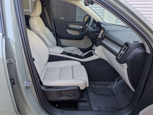 Used 2023 Volvo XC40 B5 Ultimate w/ Protection Package Premier AWD/4WD image 29