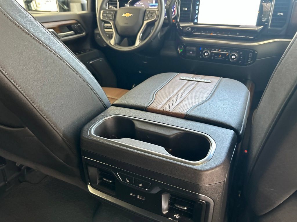 Used 2026 Chevrolet Silverado 3500 High Country w/ Technology Package AWD/4WD image 40
