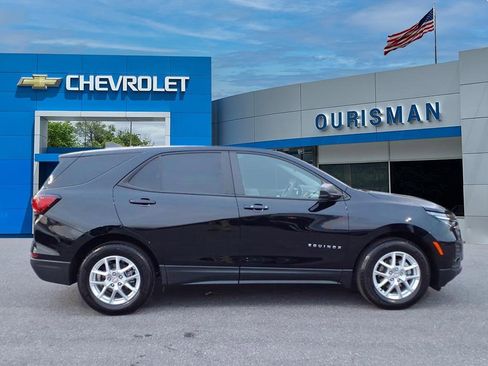Used 2024 Chevrolet Equinox LS w/ LS Convenience Package image 2