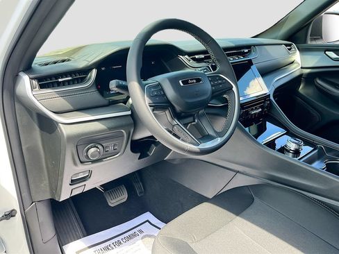 New 2026 Jeep Grand Cherokee Laredo AWD/4WD image 9