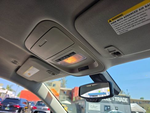 Used 2016 Chevrolet Colorado Z71 w/ Z71 Midnight Edition image 12