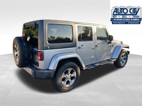 Used 2017 Jeep Wrangler Unlimited Sahara AWD/4WD image 4