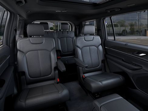 New 2025 Jeep Grand Cherokee L Limited w/ Luxury Tech Group II AWD/4WD image 15