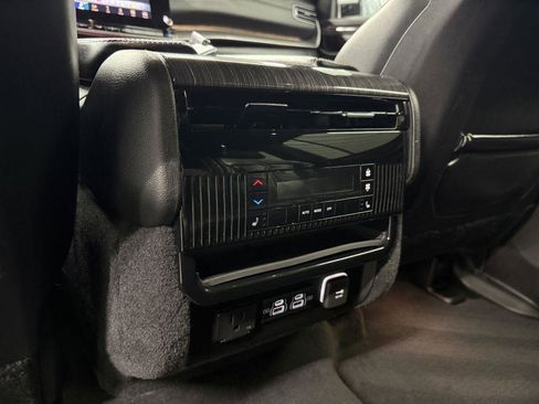 Used 2022 Jeep Wagoneer Series III image 32