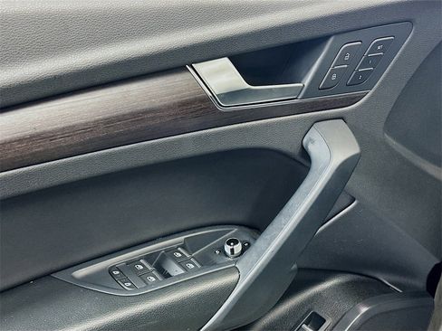 Used 2022 Audi Q5 2.0T Premium w/ Convenience Package image 18