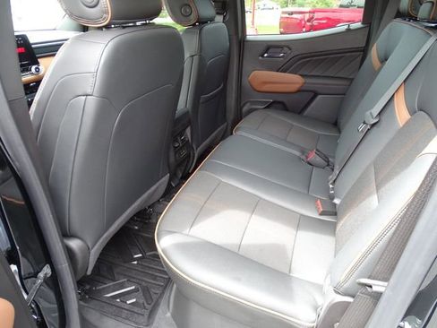 Used 2025 GMC Canyon AT4 w/ Nightfall Edition AWD/4WD image 16