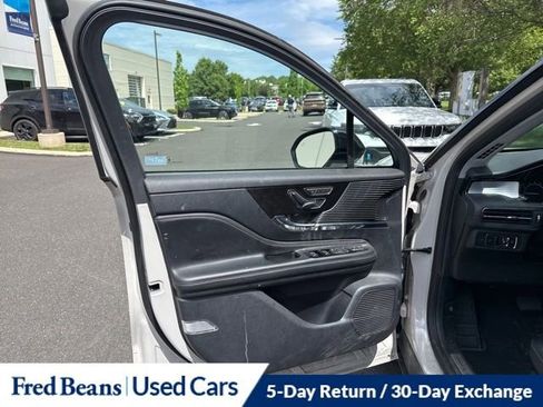 Used 2022 Lincoln Corsair AWD w/ Premium Package image 9