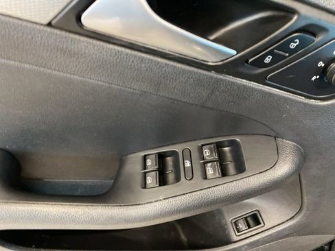 Used 2018 Volkswagen Jetta SE FWD image 29