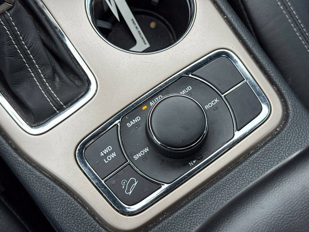 Used 2017 Jeep Grand Cherokee Limited w/ Luxury Group II AWD/4WD image 21