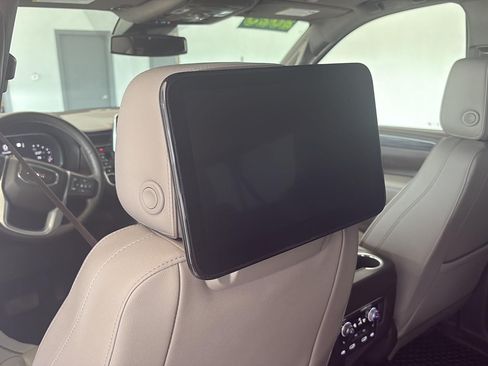 Used 2023 GMC Yukon XL SLT w/ SLT Luxury Package AWD/4WD image 8