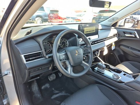 New 2026 Mitsubishi Outlander ES FWD image 32