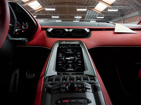 Used 2022 Lamborghini Aventador Countach image 7