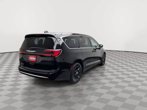 Used 2025 Chrysler Pacifica Select FWD image 37