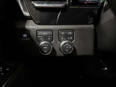 Used 2025 GMC Sierra 1500 SLT image 19