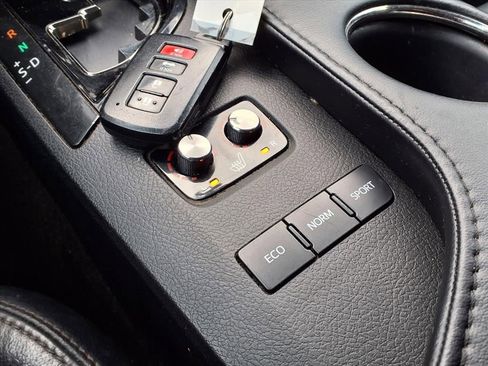 Used 2017 Toyota Avalon XLE image 14