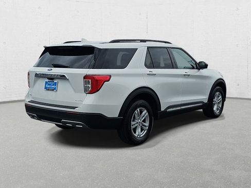 Used 2022 Ford Explorer XLT w/ Equipment Group 202A image 5