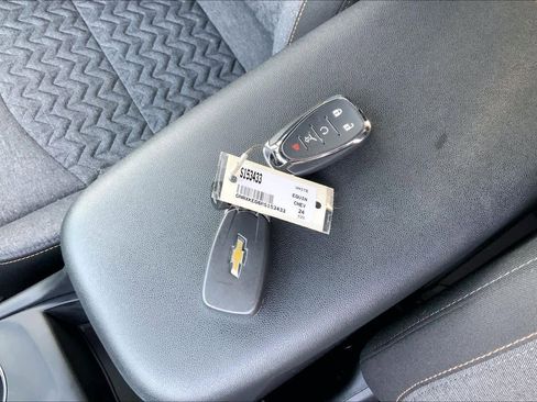 Used 2024 Chevrolet Equinox LT w/ LPO, Floor Liner Package FWD image 14
