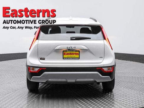 Used 2023 Kia Niro EX image 6