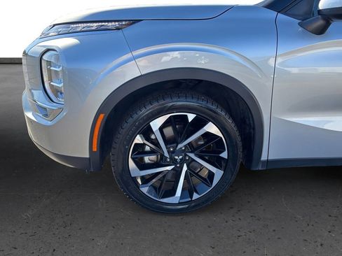 Used 2023 Mitsubishi Outlander SE image 13