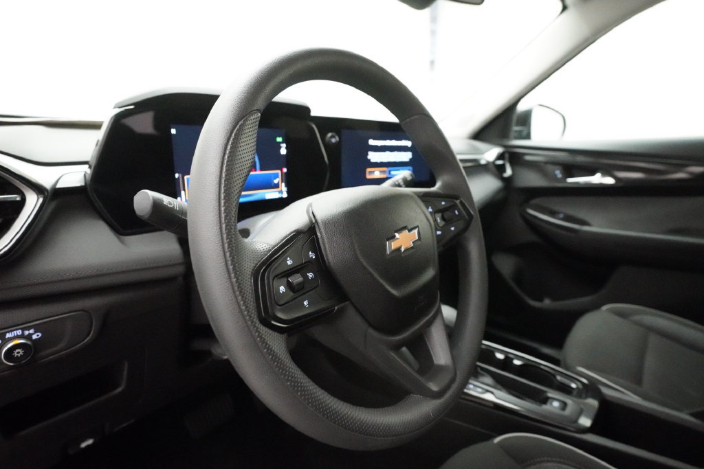 Used 2025 Chevrolet TrailBlazer LT AWD/4WD image 8